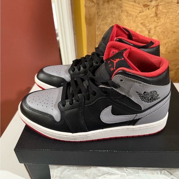 Nike Air Jordan Retro 1 - Picture 3 of 10